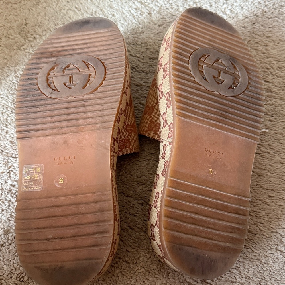 Gucci Beige and Burgundy Sandals - Picture 11 of 11